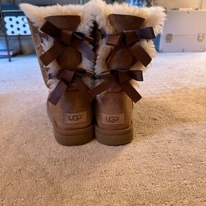 UGG Tan Boots with Shearling and Bows